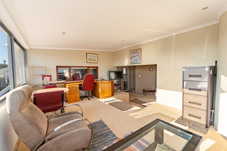 7 Bedroom Property for Sale in Middedorp Western Cape